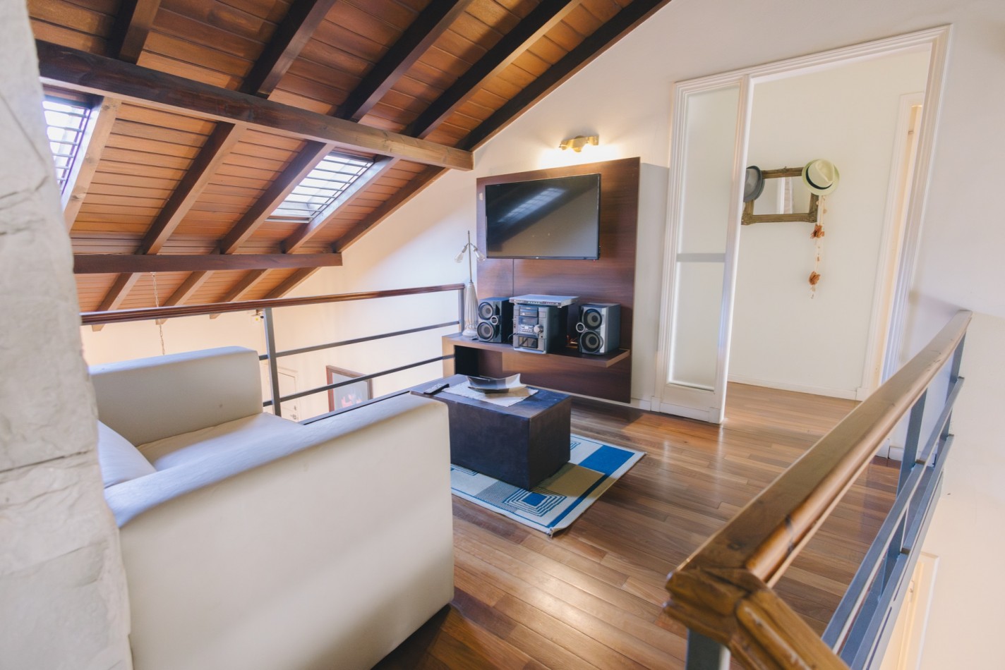 CASA CON DOBLE ACCESO Y SECTOR PROFESIONAL INDEPENDIENTE EN STELLA MARIS