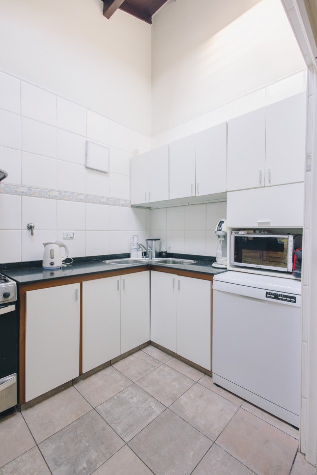 CASA CON DOBLE ACCESO Y SECTOR PROFESIONAL INDEPENDIENTE EN STELLA MARIS