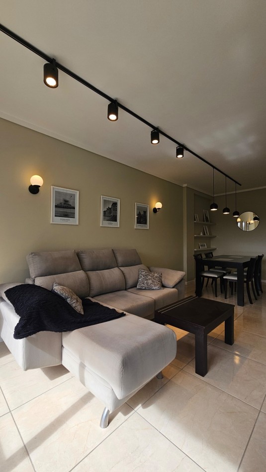 DEPARTAMENTO 3 AMB - BALCON A LA CALLE EN VEREDA DE SOL - ZONA PLAZA COLON 