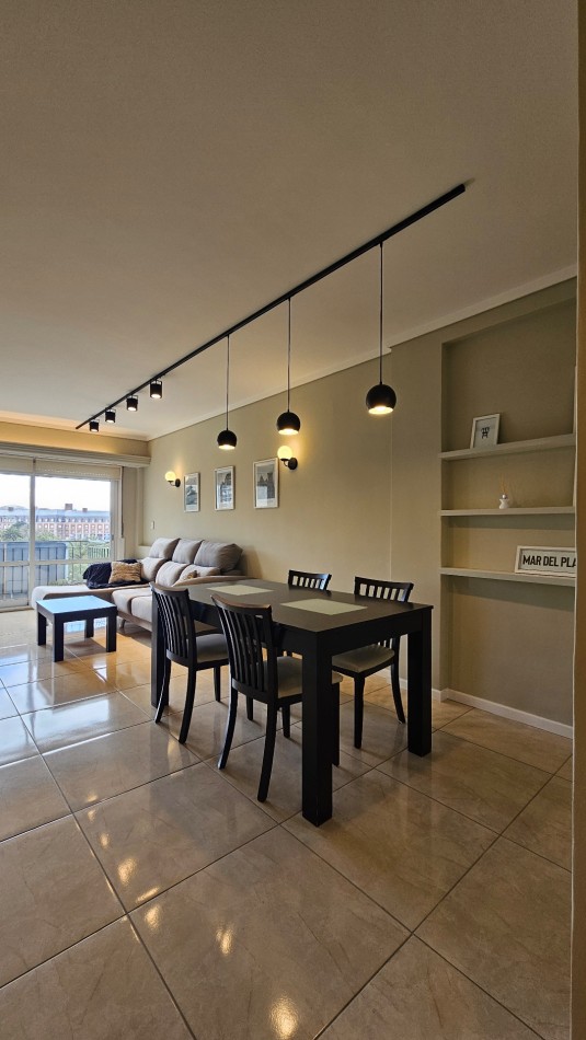 DEPARTAMENTO 3 AMB - BALCON A LA CALLE EN VEREDA DE SOL - ZONA PLAZA COLON 