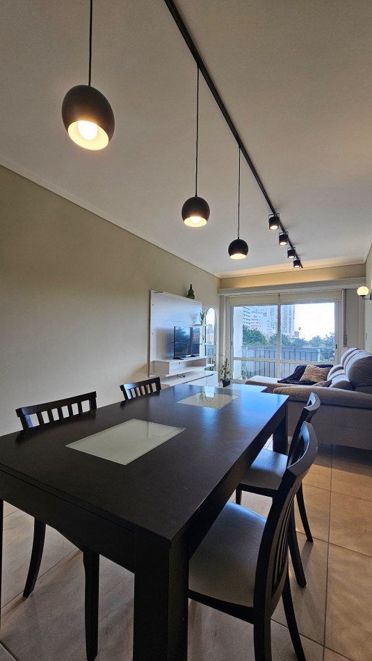 DEPARTAMENTO 3 AMB - BALCON A LA CALLE EN VEREDA DE SOL - ZONA PLAZA COLON 